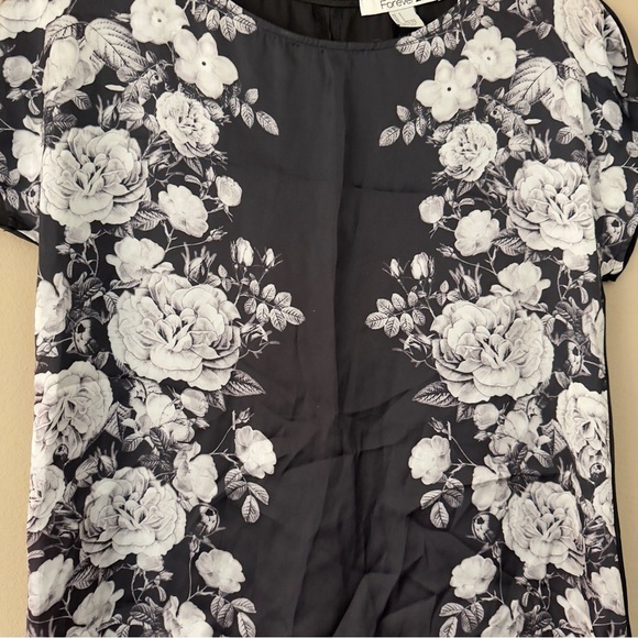 NWOT Bundle of 2 Forever 21 Tops - Picture 3 of 11